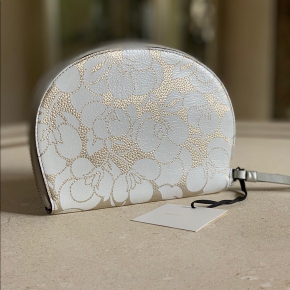 🔥FINAL SALE🔥 Kate Spade Wristlet - Picture 2 of 3